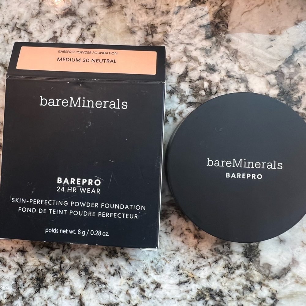 bareMinerals BarePro Powder Foundation - Medium 30 Neutral